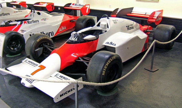 Гениальное изобретение «Макларена» из 1984-го. Его до сих пор используют все команды «Формулы-1»