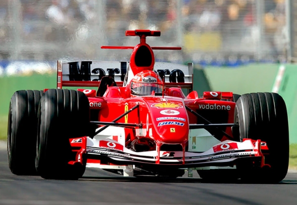 Сын Шумахера проехал на последней чемпионской машине отца. 15 лет назад «Феррари» не верила в ее скорость