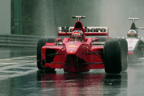 15 лет назад Михаэль Шумахер показал лучшего себя в последней гонке за «Феррари». Бросок после финального пит-стопа – абсолют его гения