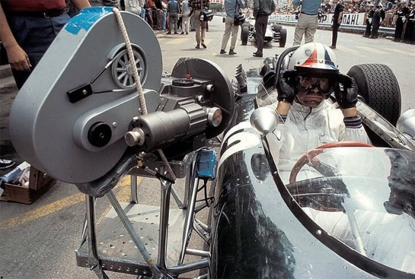 Фильм «Гран-при» – шедевр на стыке кино и автоспорта. Его снимали прямо во время гонок «Ф-1» с реальными пилотами в дублерах