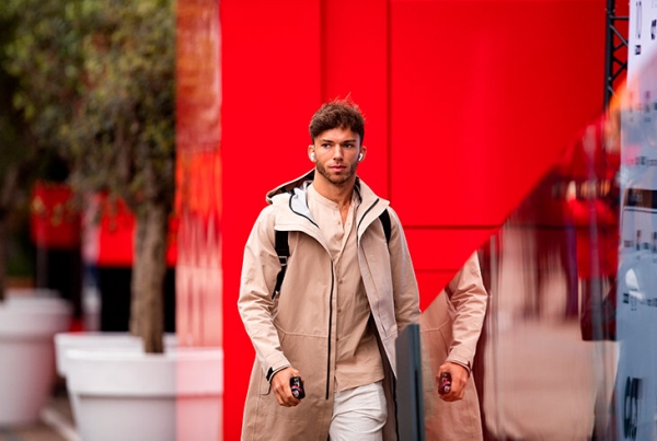 В «Ф-1» новый модник: Гасли обожает Louis Vuitton – ворвался в его спортивном образе за $4000 на Неделю Моды