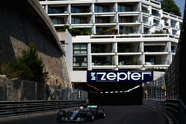 Кажется, Zepter спонсировал Гран-при Монако целую вечность – под его баннером сталкивались Шумахер и Монтойя. А теперь бренд пропал с трека
