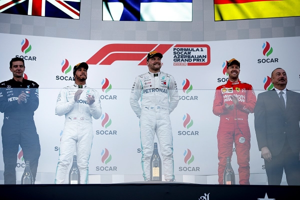 «Формула-1» в Баку: Квята выбили, «Мерседесы» сделали дубль
