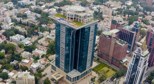 Бывший владелец команды «Ф-1» построил пентхаус на крыше небоскреба за $95 миллионов. Дом заброшен – там никогда никто не жил