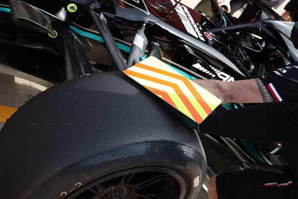 «Мерседес» подарил «Феррари» тесты новых шин для «Ф-1». Чемпионам не хватило денег на мотор – $400 тысяч не помогли