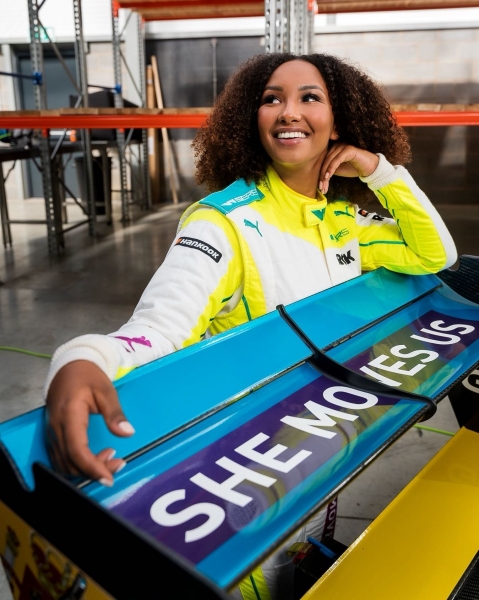 Наоми Шифф – ведущая ТВ-шоу о «Формуле-1» на Sky Sports. Бывшая гонщица с руандийскими корнями!