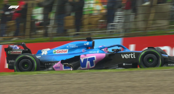 Легкий «поцелуй» Шумахера выбил Алонсо из гонки –корпус просто развалился. Машина Фернандо – самая хрупкая в новой «Ф-1»