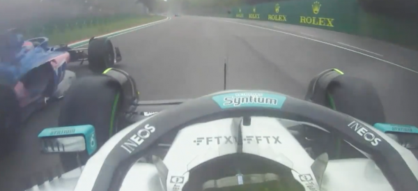 Легкий «поцелуй» Шумахера выбил Алонсо из гонки –корпус просто развалился. Машина Фернандо – самая хрупкая в новой «Ф-1»