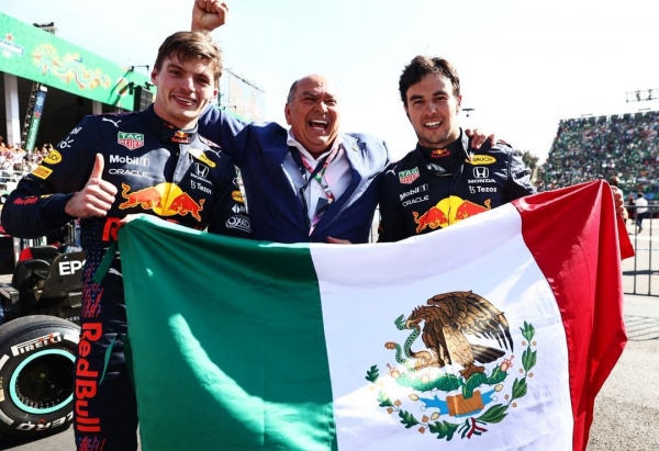 Отец гонщика «Ф-1» идет в президенты Мексики – на славе сына и связях с местным олигархом. Да, тот весельчак с флагом на подиумных вечеринках
