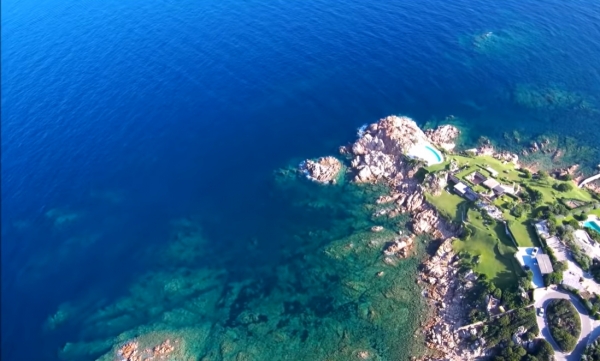 Арестованная вилла Мазепиных на Сардинии за $110 млн: побережье Средиземного моря, 25 комнат, огромный бассейн