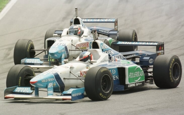 Первая победа Шумахера за «Феррари» – героизм под дождем на негодной машине со сломанным мотором. Михаэль гнал на 5 секунд быстрее фаворитов