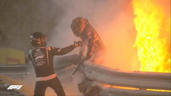 Шлем «Ф-1», спасавший гонщика 30 секунд в центре пожара: расплавились только наклейки на визоре, обгорела обшивка, в остальном – цел!