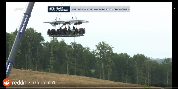 Самая безумная трибуна «Формулы-1»: фанов поднимают на 30 метров, видно половину трассы. Билет стоит всего $1450