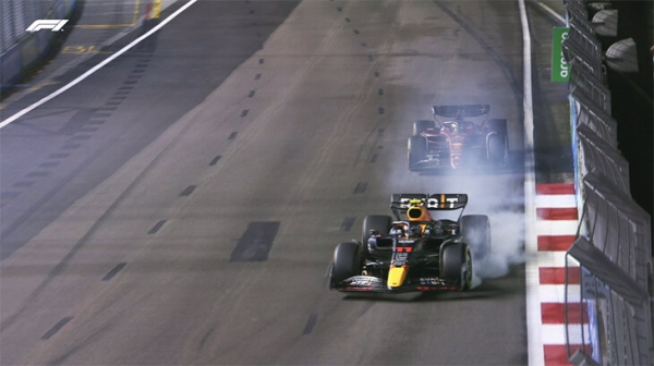 Что случилось на Гран-при Сингапура: Хэмилтон и Ферстаппен синхронно завалились на подсыхающей трассе, а «Феррари» сдала победу