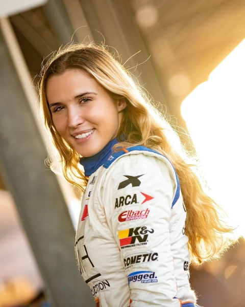 Бриджит Берджесс – гонщица семейной команды BMI Racing. В октябре выйдет на старт с мамой – первый случай в истории NASCAR!