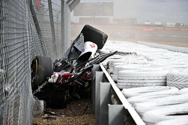 16 ярчайших кадров года в «Формуле-1»: смех и грусть Ферстаппена, пожар в «Феррари», боль Хэмилтона, пугающие аварии