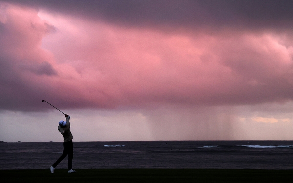 Вся красота февраля: ультрамарафон по Мертвому морю, бейсджампинг над Куала-Лумпуром, Бэйл-гольфист