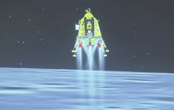 Аппарат Чандраян-3 успешно совершил посадку на Луне, но лунная миссия только начинается - Hi-News.ru
