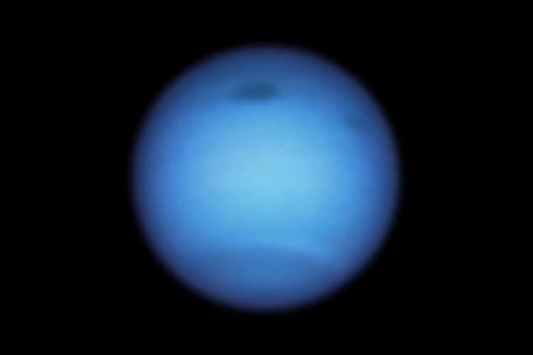 На Нептуне растут загадочные темные пятна, которым пока нет объяснения - Hi-News.ru