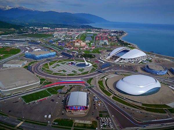 Сочи – лучший вариант увидеть «Формулу-1» в 2021-м. Билеты на гонки и отель могут обойтись всего в 8600 рублей