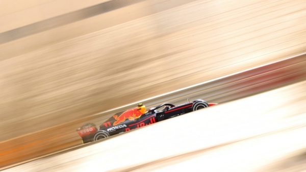 Формула-1 в центре пустыни. Обзор первого дня Гран-При Бахрейна 2021