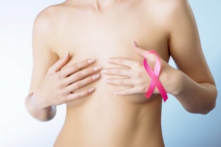 Лишний вес и алкоголь признали главными причинами развития рака груди