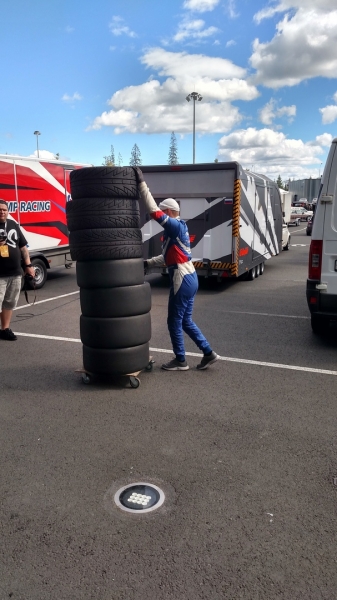 Что происходит на питерском автодроме после отмены этапа «Формулы-1»? Впечатления с фестиваля, где Квят выиграл гонку на выносливость
