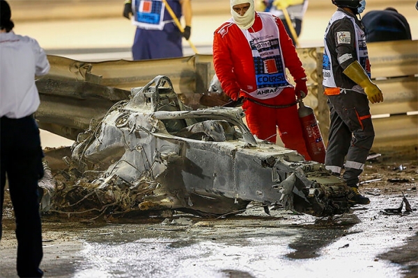 Гонщик «Ф-1» провел в пламени взорвавшегося болида 27 секунд – и уцелел. Его спасли конструкция машины, смелый пожарный и комбинезон