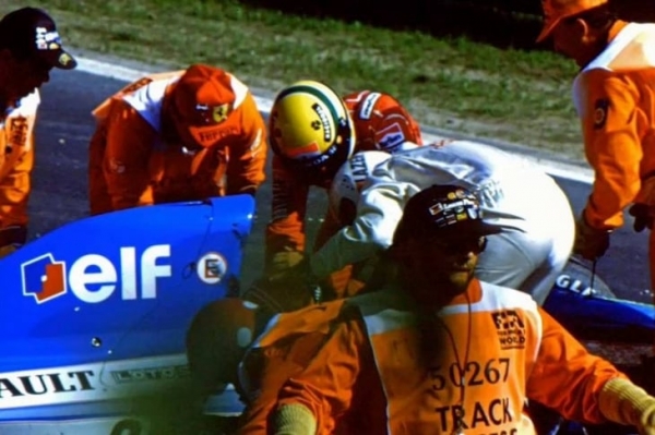 За два года до гибели Сенна спас другого гонщика от смерти в «Формуле-1»