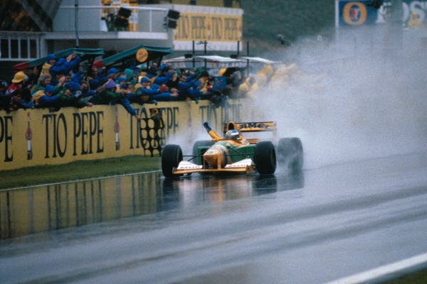 30 лет назад с Испании начали показывать Ф1 в России. Мэнселл доминировал поодаль от Шумахера, а Алези прорезал пелетон