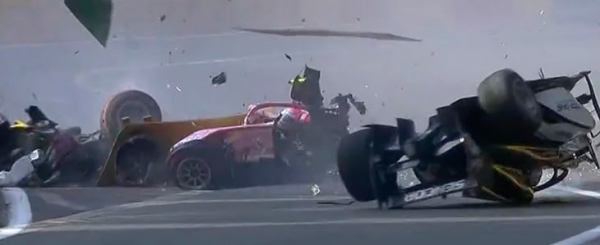 Чудовищная авария в «Формуле-2»: от двух машин почти ничего не осталось, один из пилотов погиб