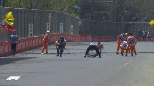 Дорожный люк снова разнес болид «Формулы-1». Отличная работа, Баку!