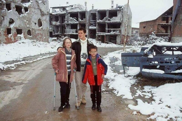 В честь Шумахера назвали улицу и создали огромный мурал в Сараево. За помощь пострадавшим в войне детям – Михаэль приезжал и оплачивал операции