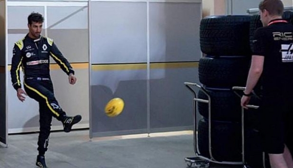 Что делают пилоты «Формулы-1» перед стартом? Играют с мячом, визуализируют гонку и ребячатся