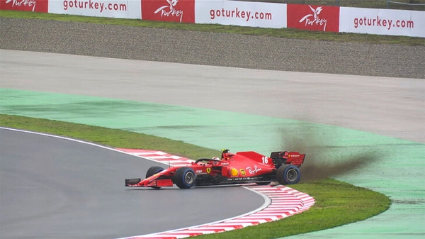 Пилоты «Ф-1» в ярости от асфальта на Гран-при Турции. Оказывается, вместо гоночного положили обычный – для автострад