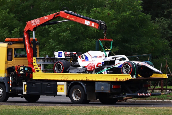 Шумахер влетел в стену с перегрузкой в 1800 кг, а через два часа уже рвался обратно гоняться. Но команду достали аварии Мика
