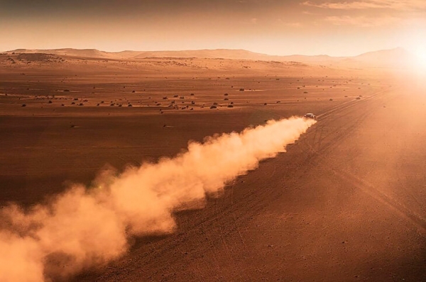 Новый «Дакар» оглушающе красив: десяток видов песков, гонщики-кроты, лунные скалы и цвета как на Марсе
