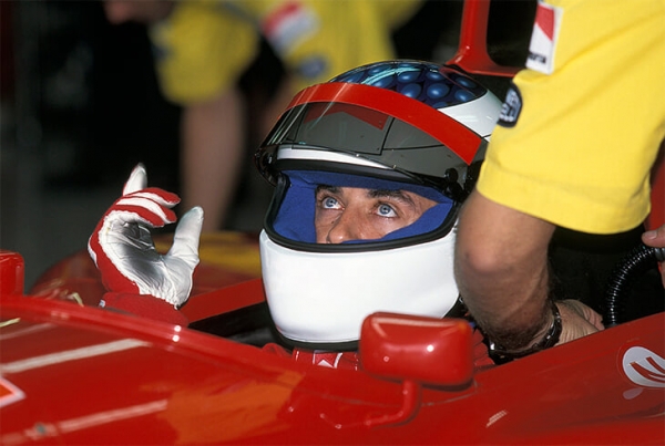 Экс-гонщик «Ф-1» Жан Алези продал суперкар «Феррари» F40. Все ради сына – чтобы купить ему место в «Ф-2» после слабого сезона