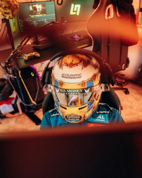 В «Формуле-1» новая большая звезда – Норрис из «Макларена». Он быстрее всех наращивает фанбазу через онлайн-гонки