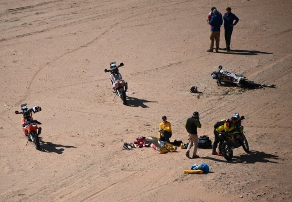 Погибший на «Дакаре-2020» гонщик был символом ралли. За пять дней до смерти в одиночку поменял мотор на байке посреди пустыни