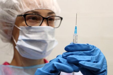 Почему прививки от коронавируса придётся делать постоянно: мнение Комаровского