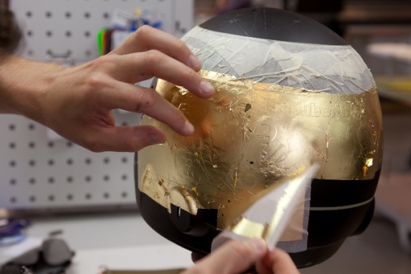 👑 Чемпионский каприз Ферстаппена – шлем, покрытый чистым золотом. У Михаэля Шумахера и Феттеля были такие же