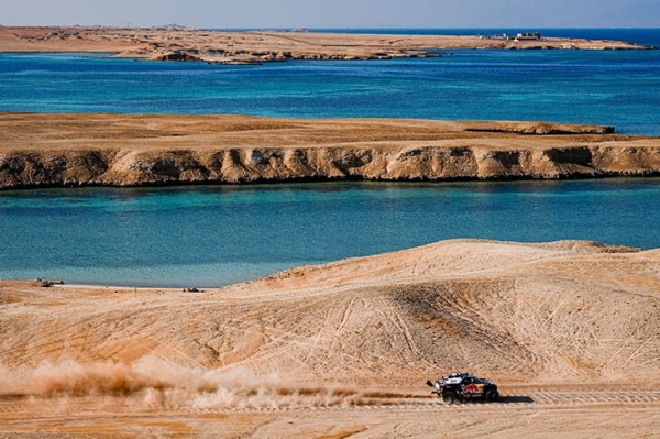 «Дакар» раскрыл всю прелесть Аравии: горы причудливой формы, Красное море, марсианский пейзаж и буйство песка. Красивейшая гонка планеты