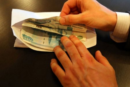 350 тысяч рублей: врачи попались на взятке за ложный диагноз