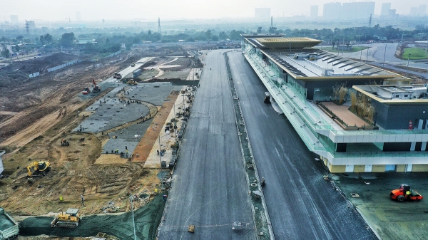 В «Формуле-1» построили две новые трассы. Крутой бэнкинг, огроменная прямая в 1,5 км и грандиозное здание боксов