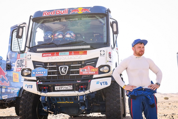 «КАМАЗ» покорил «Дакар» новым грузовиком – выиграл почти все этапы. Он лучше сбалансирован, испытан на высокогорье и красивее