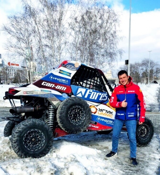 Парень из Екатеринбурга выиграл «Дакар» без денег (даже спал в машине!), а теперь сам делает багги для ралли-рейдов