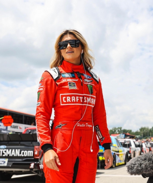 Хейли Диган – самая популярная гонщица NASCAR 2021 года. Первая девушка, которая выиграла гонку в Айдахо!