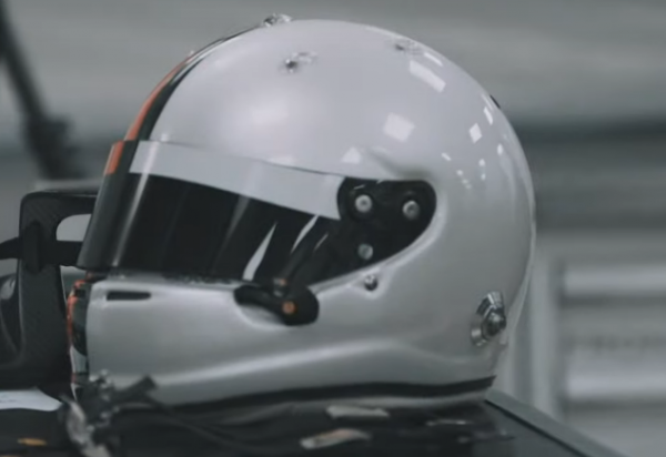 У Феттеля четыре дизайна шлема еще до старта сезона «Ф-1». Кажется, остановился на розовом – для борьбы за экологию