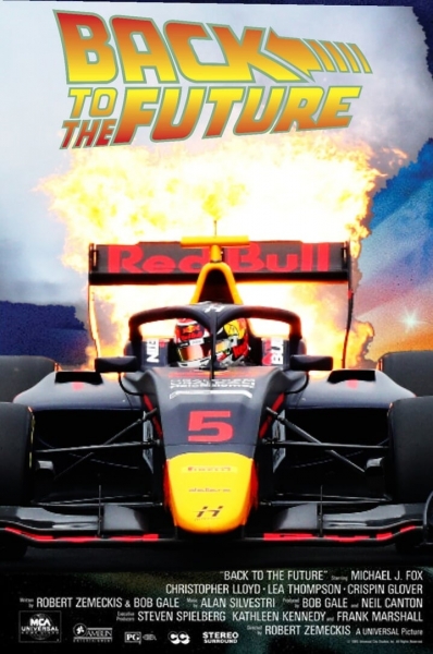 Фееричный пожар в «Формуле-3»: болид пилота «Ред Булл» скосплеил DeLorean из «Назад в будущее»